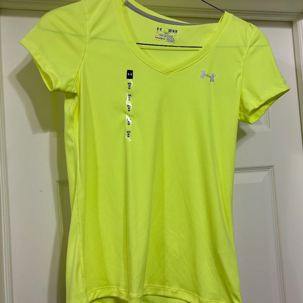 NEW Women’s Under Armour Loose Heatgear V-Neck T-Shirt Size M